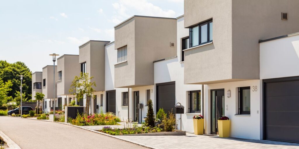 Neubausiedlung mit Flachdach Häusern