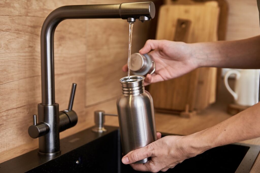 Trinkwasser Wasserhahn Envato Elements Lazy_Bear