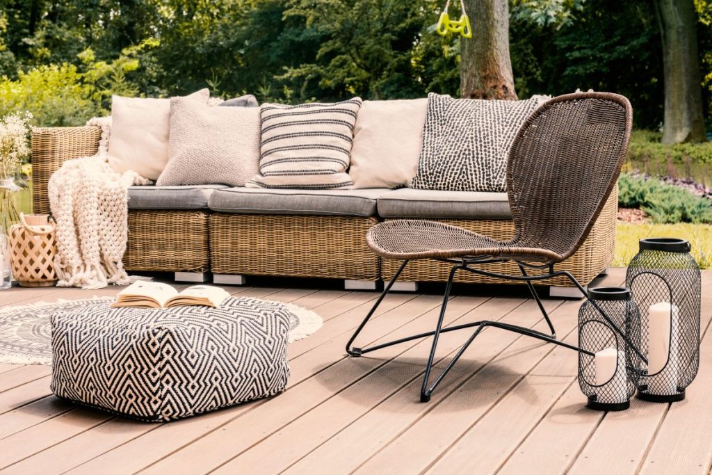 Terrasse Sofa und Pouf