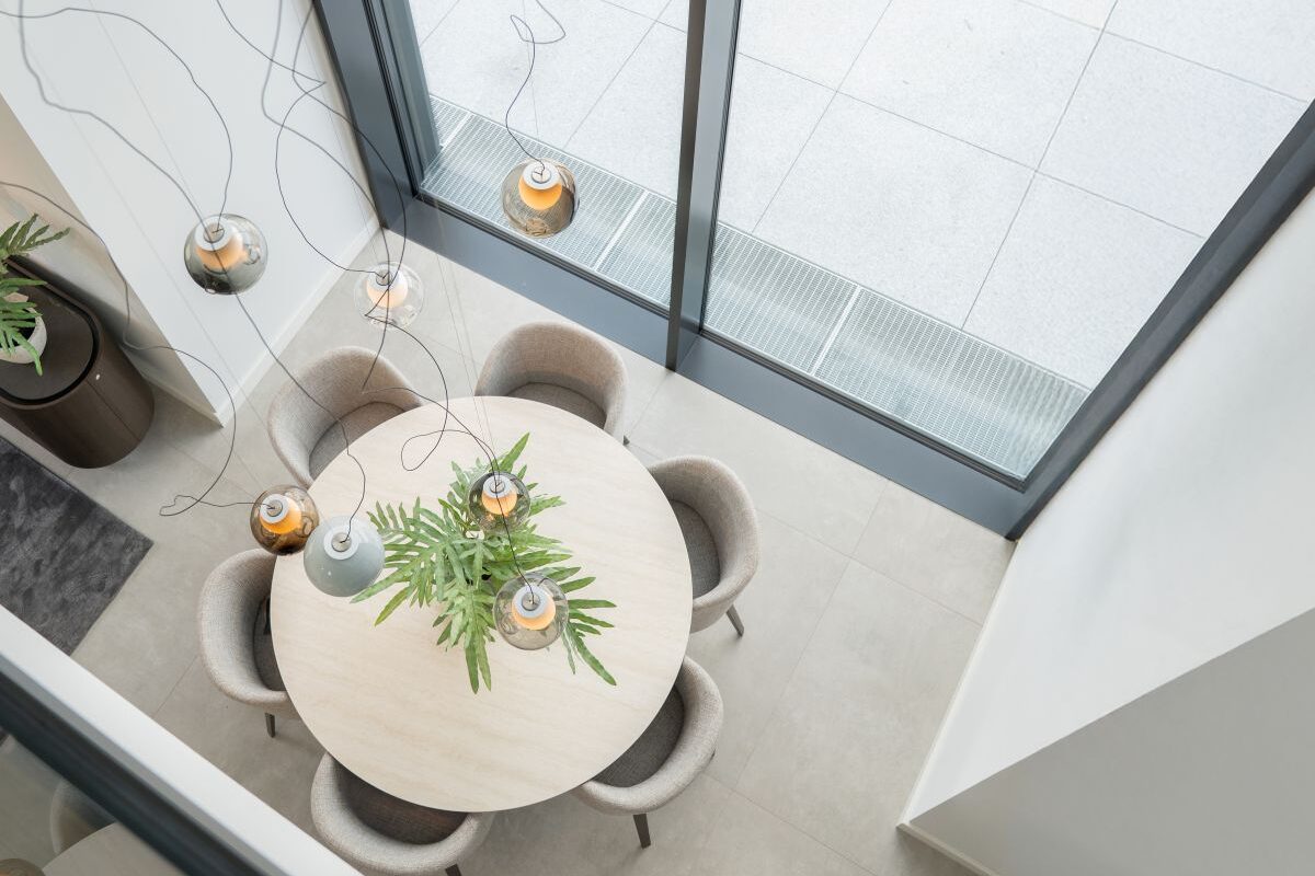 Musterhaus Mülheim Kärlich Streif Blick von der Galerie auf den Essbereich