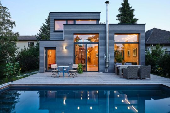 Holzius Haus Baden Pool Abendstimmung