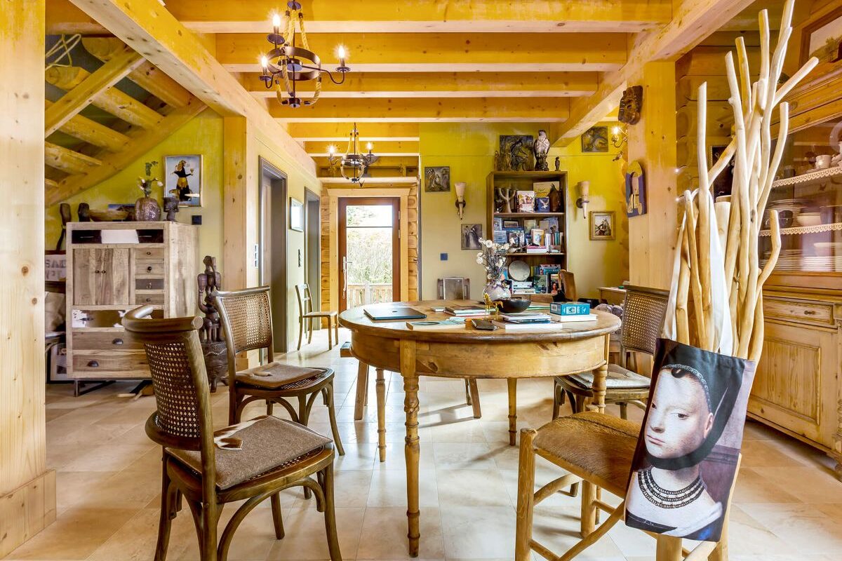 LéonWood Blockhaus Husky Esszimmer rustikal mit Holzdecke