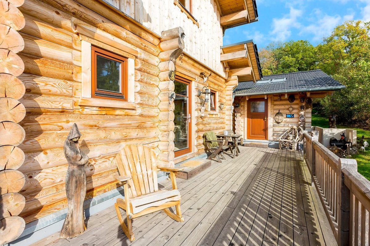 LéonWood Blockhaus Husky Holzhaus rustikal mit Veranda